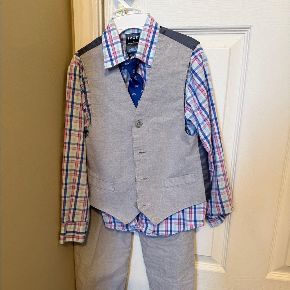 Izod Boys Size 6 Light Gray Formal Suit